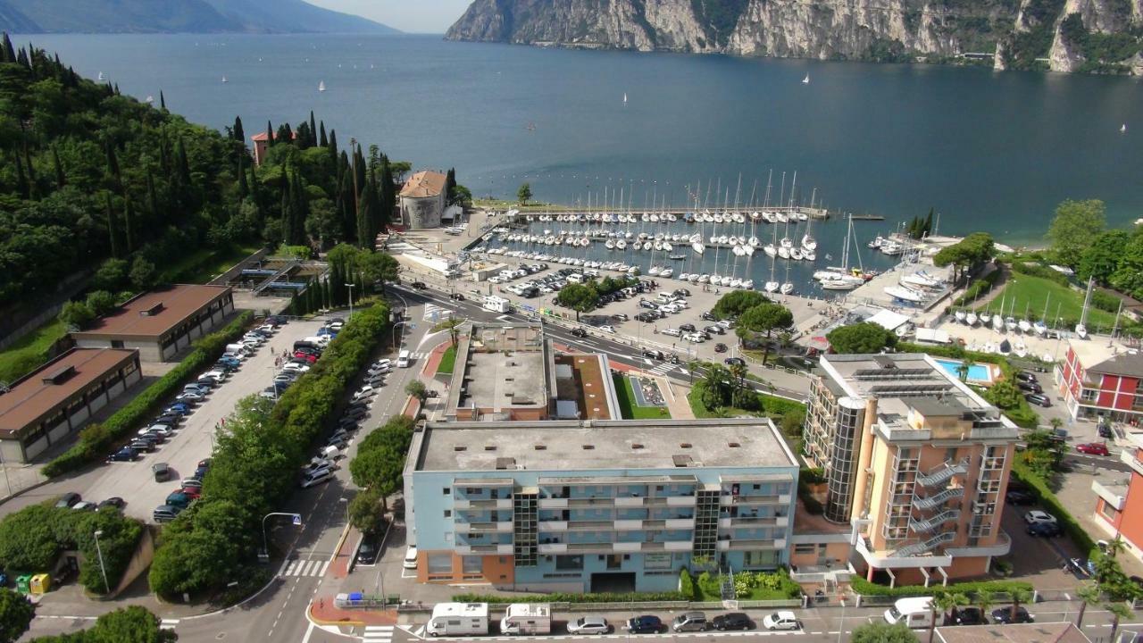 ريفا ديل غاردا Residence Centro Vela المظهر الخارجي الصورة
